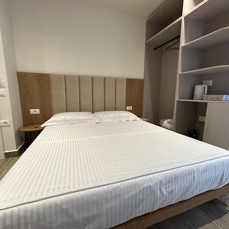 Oni Rooms Saranda Esterno foto