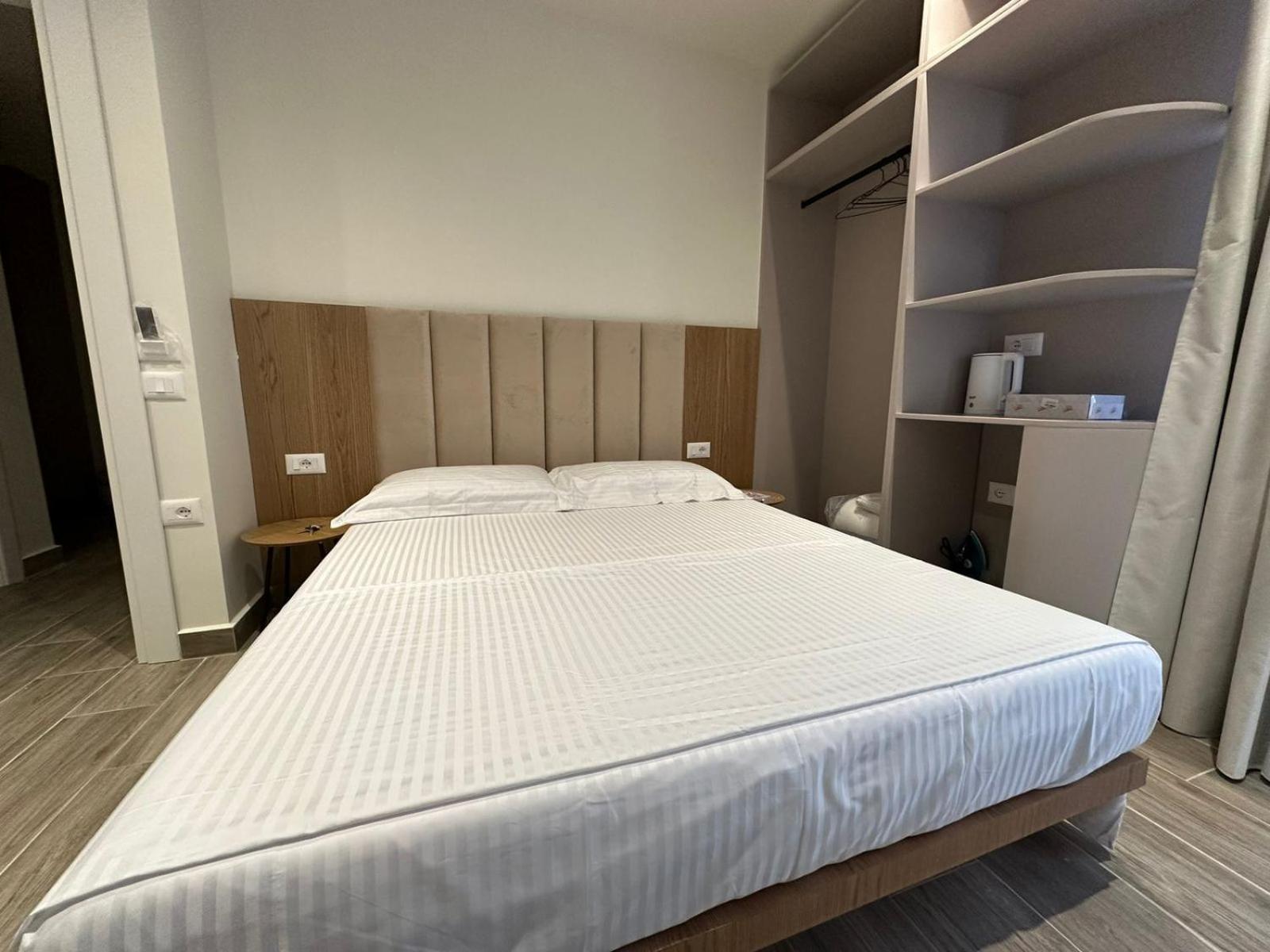 Oni Rooms Saranda Esterno foto