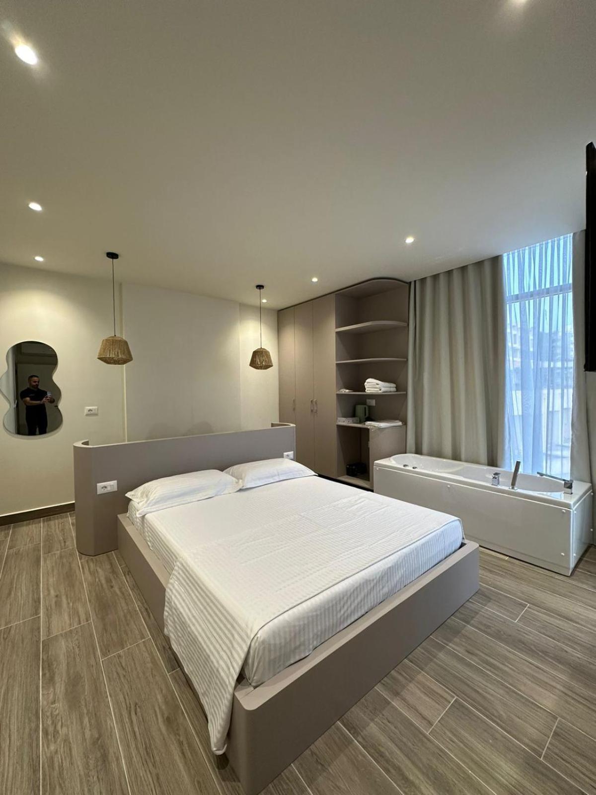 Oni Rooms Saranda Esterno foto