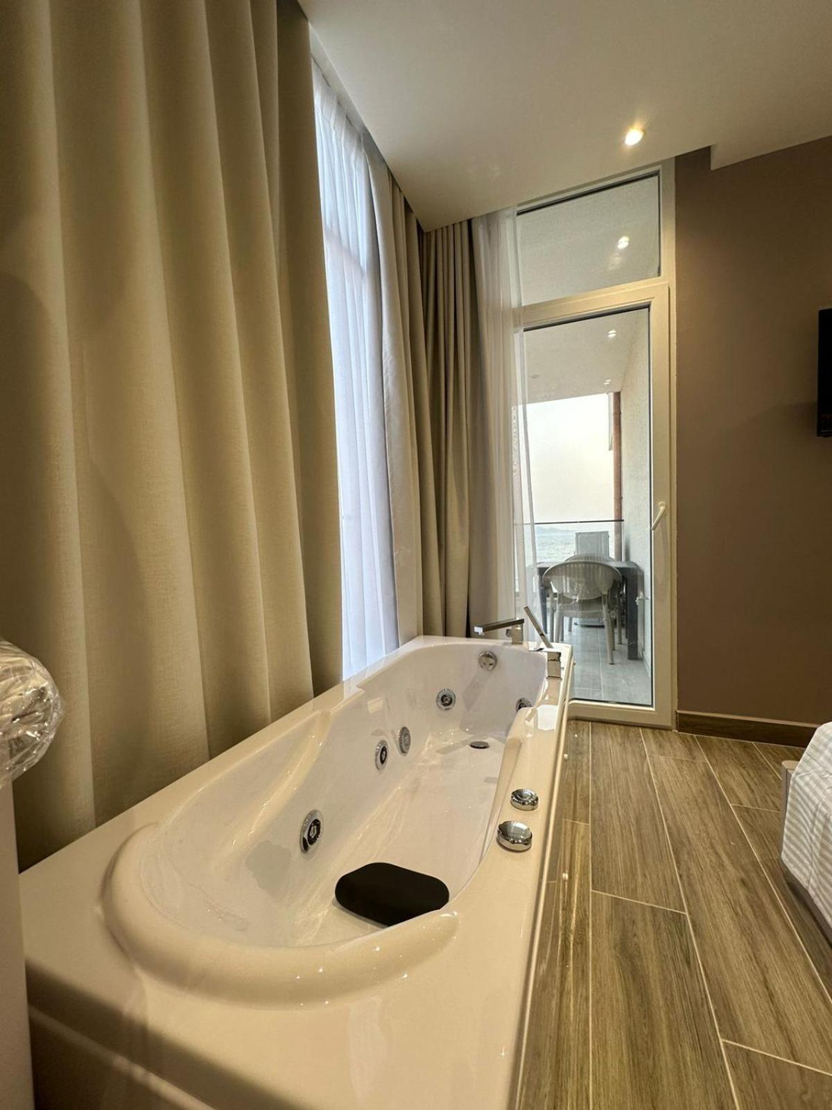 Oni Rooms Saranda Esterno foto